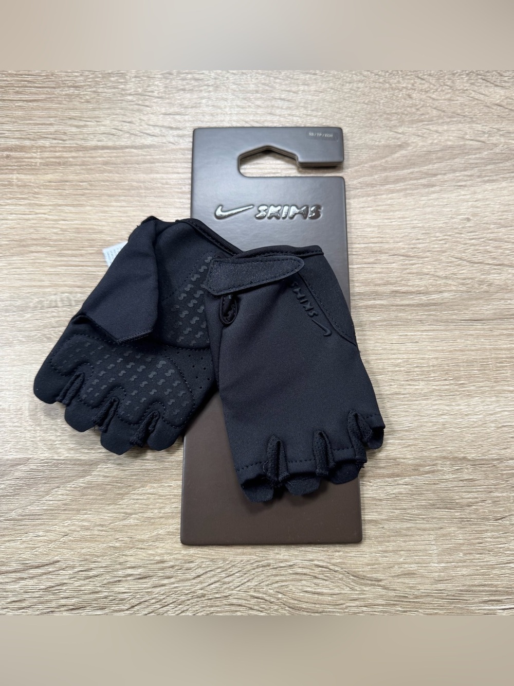 NWT NikeSkims Training Gloves Black XS